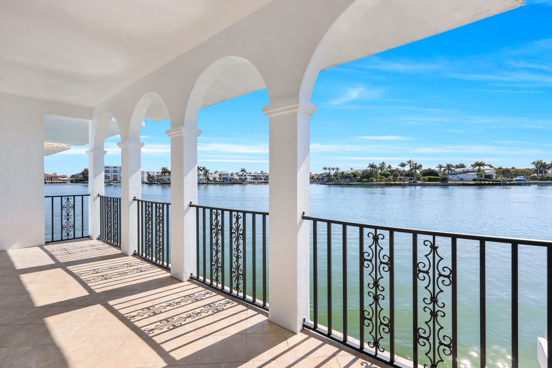 4000 Gulf Shore Blvd N #2500, Naples, FL 34103