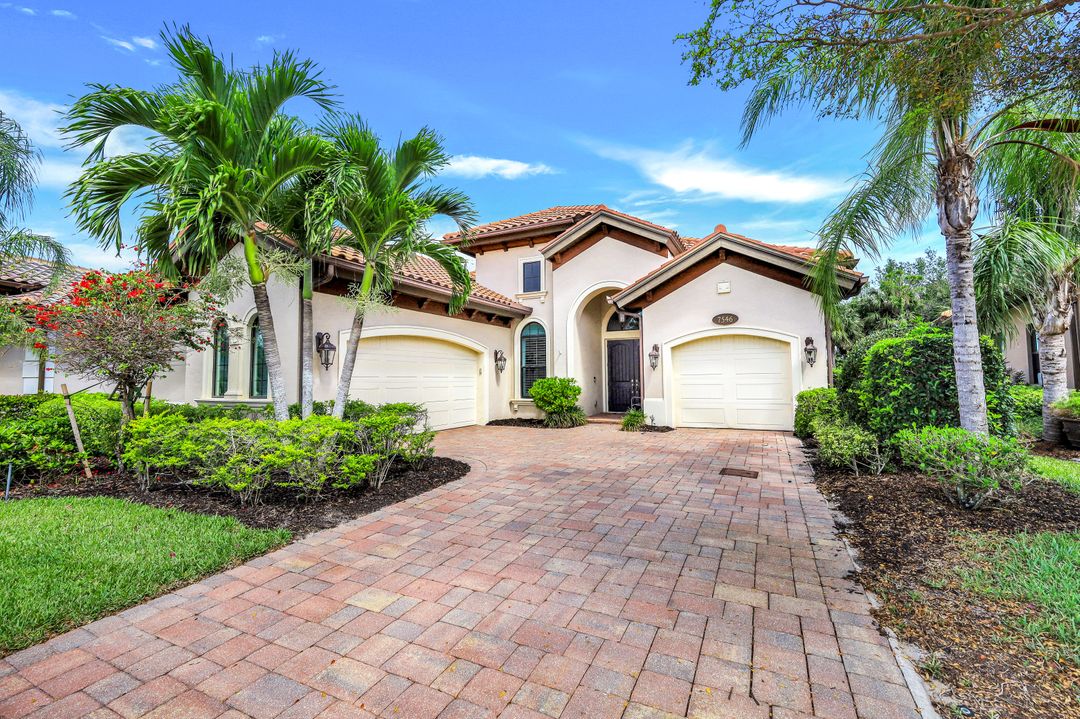 7546 Lantana Cir, Naples, FL 34119