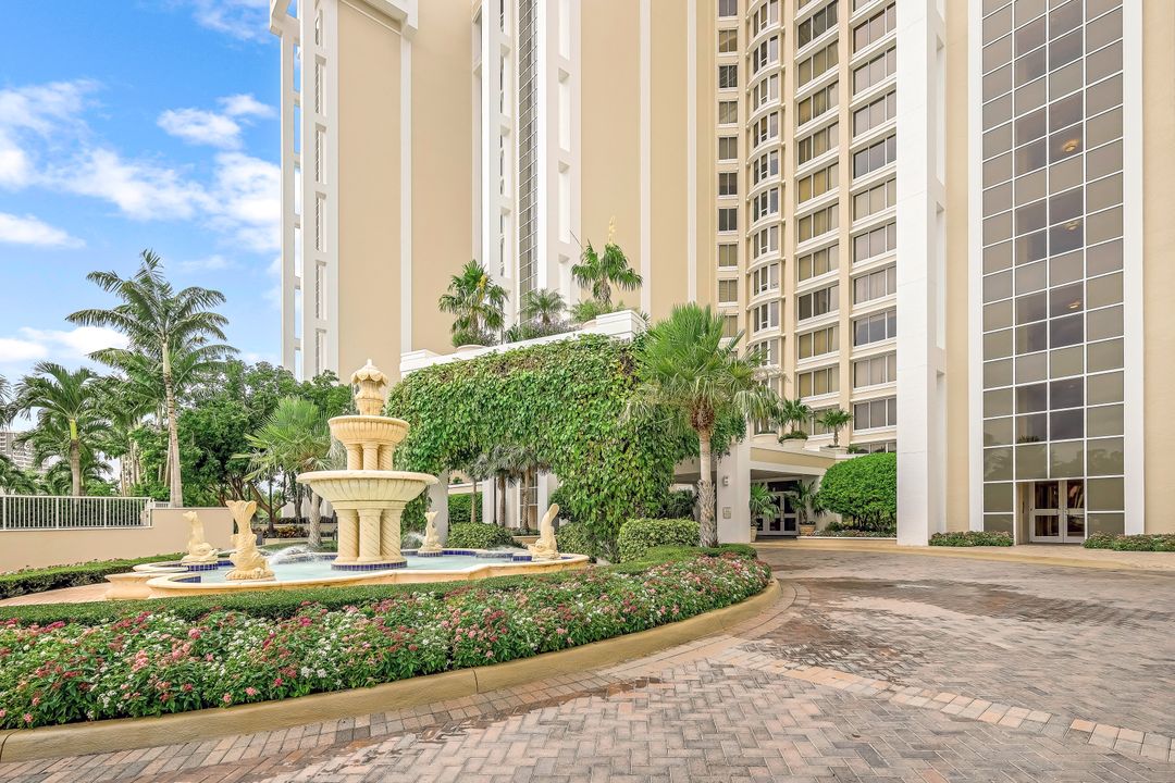 7117 Pelican Bay Blvd #1801, Naples, FL 34108