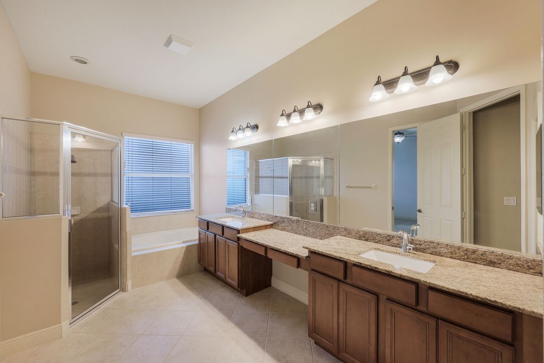 1747 Sarazen Pl, Naples, FL 34120