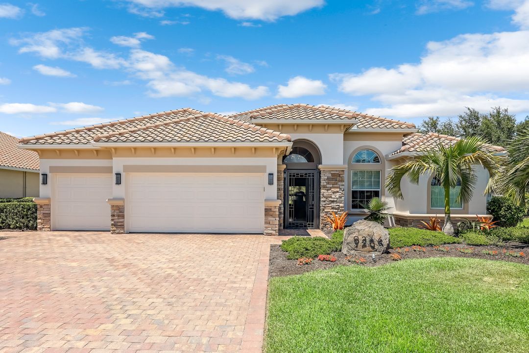 9266 Quarry Dr, Naples, FL 34120