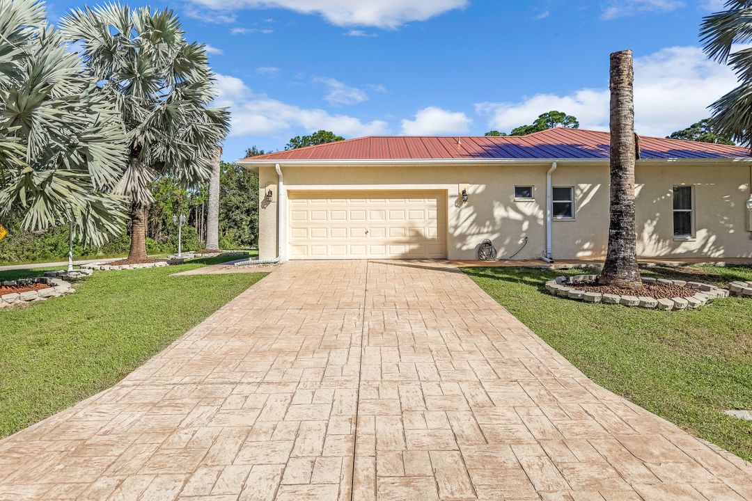 700 Glenn Ave, Lehigh Acres, FL 33972