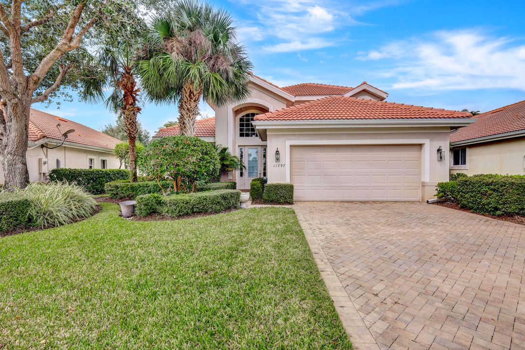 11797 Bramble Ct, Naples, FL 34120