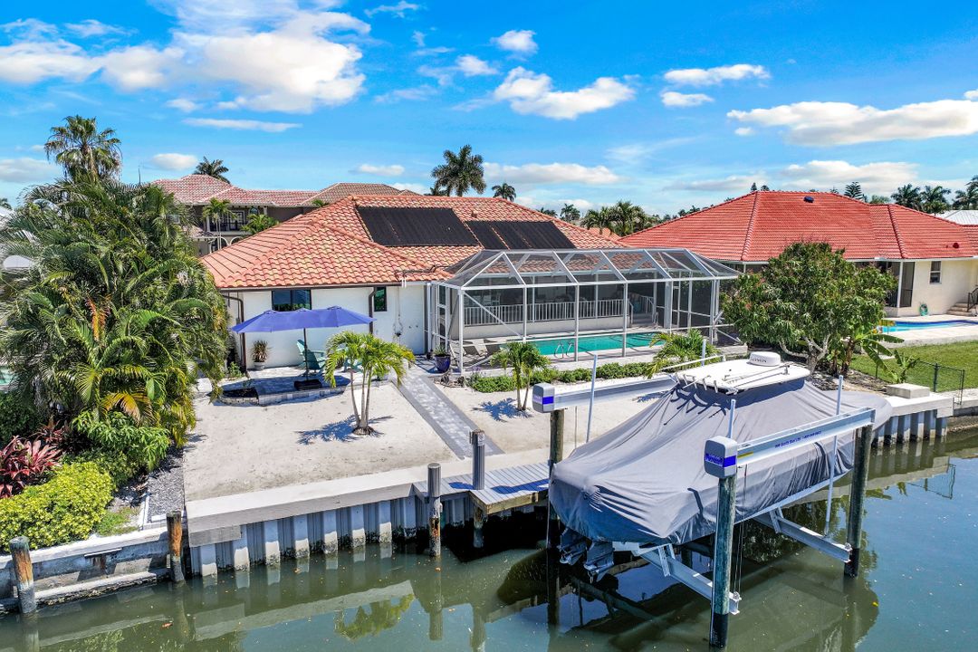 212 Seahorse Ct, Marco Island, FL 34145