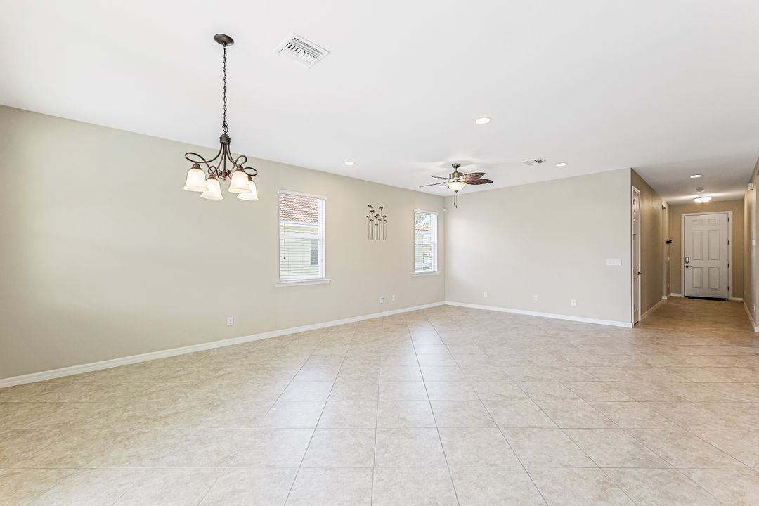 2929 Sunset Pointe Cir, Cape Coral, FL 33914