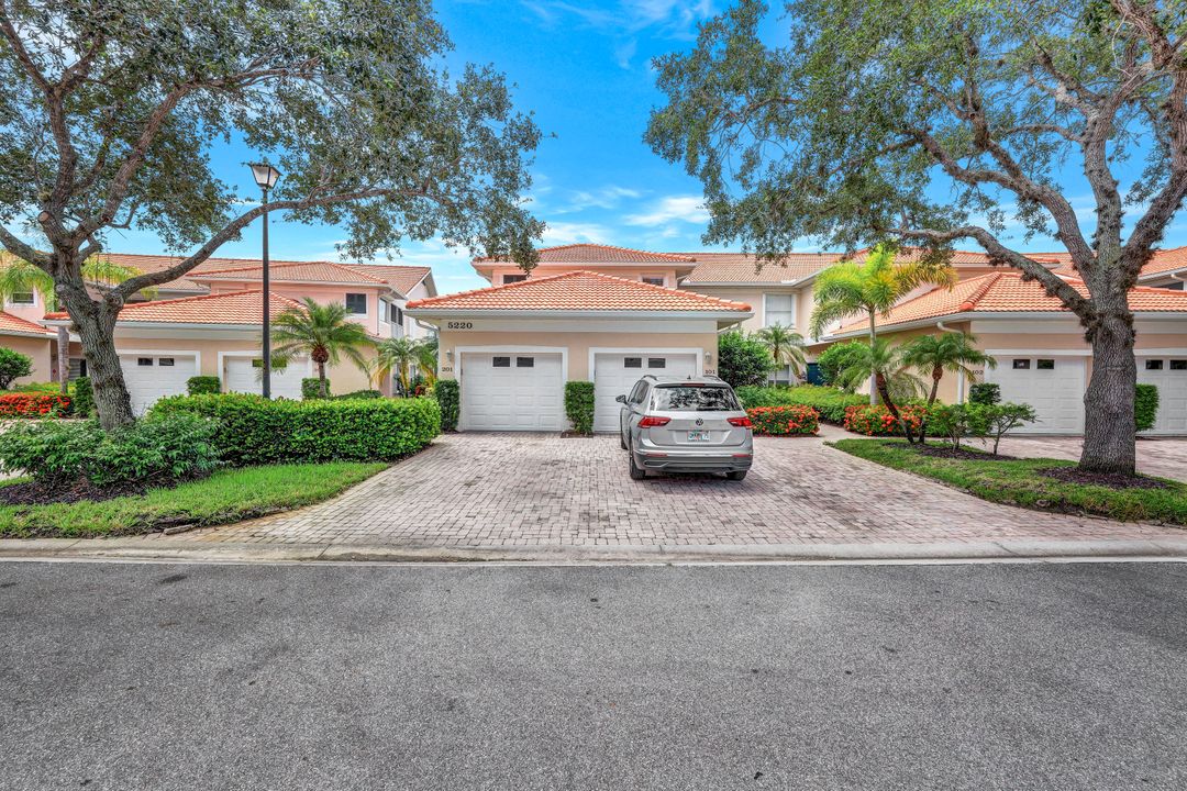 5220 Birmingham Dr #201, Naples, FL 34110