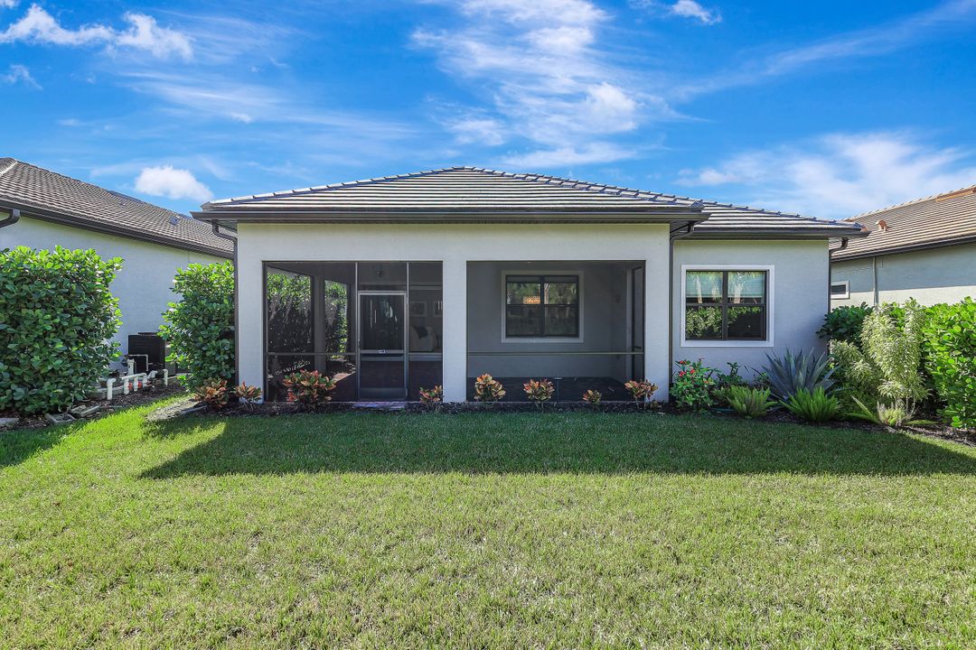 9372 Night Heron Ln, Naples, FL 34120