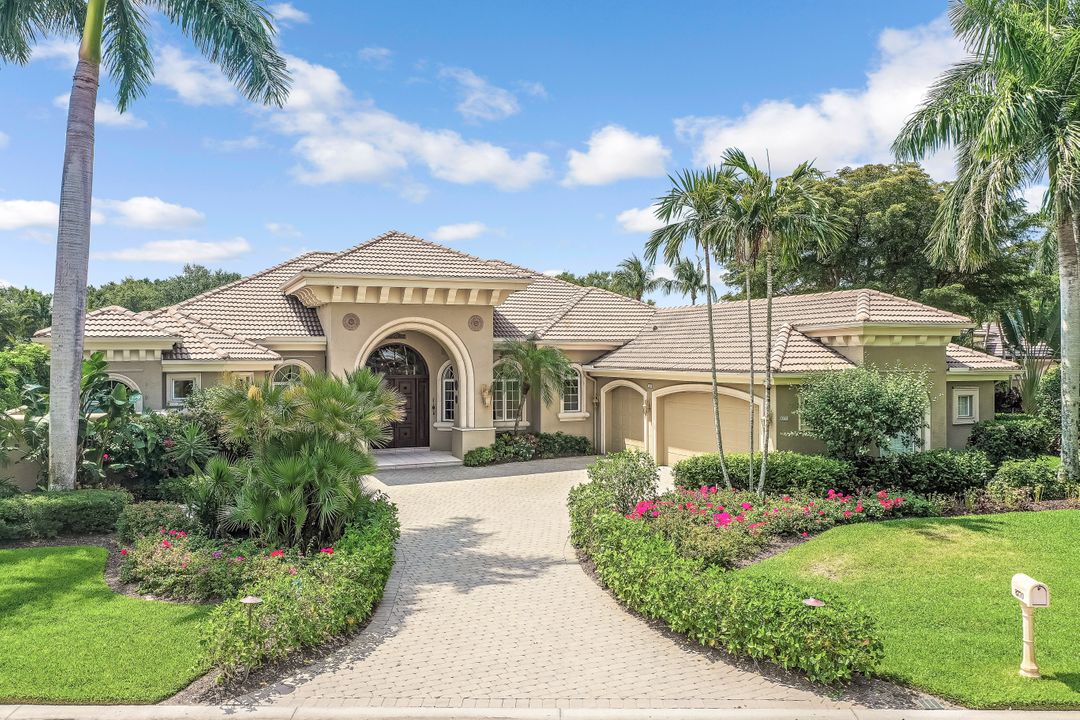 8770 Muirfield Dr, Naples, FL 34109