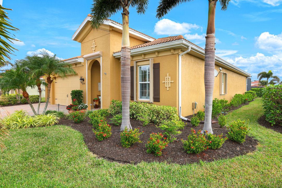 2994 Sunset Pointe Cir, Cape Coral, FL 33914