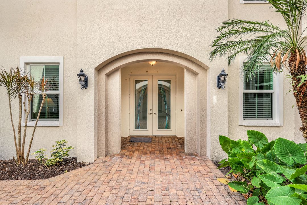 521 Avellino Isles Cir, Naples, FL 34119