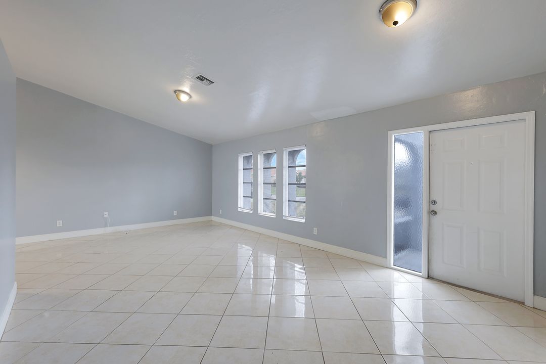 613 SE 22nd Terrace, Cape Coral, FL 33990