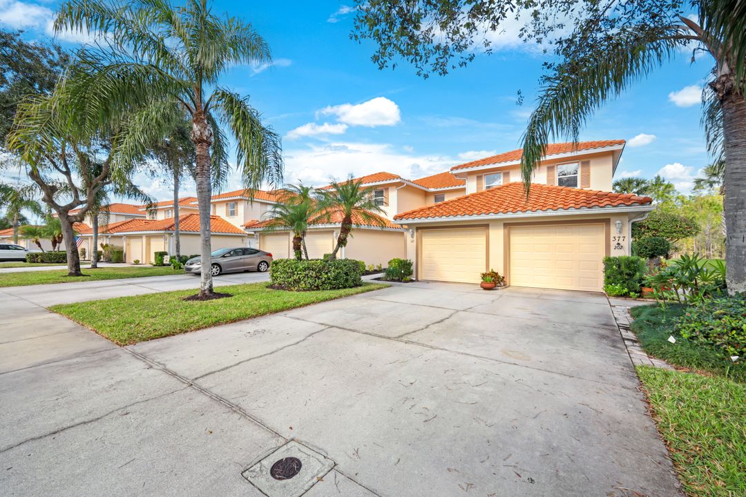 377 Robin Hood Cir #102, Naples, FL 34104