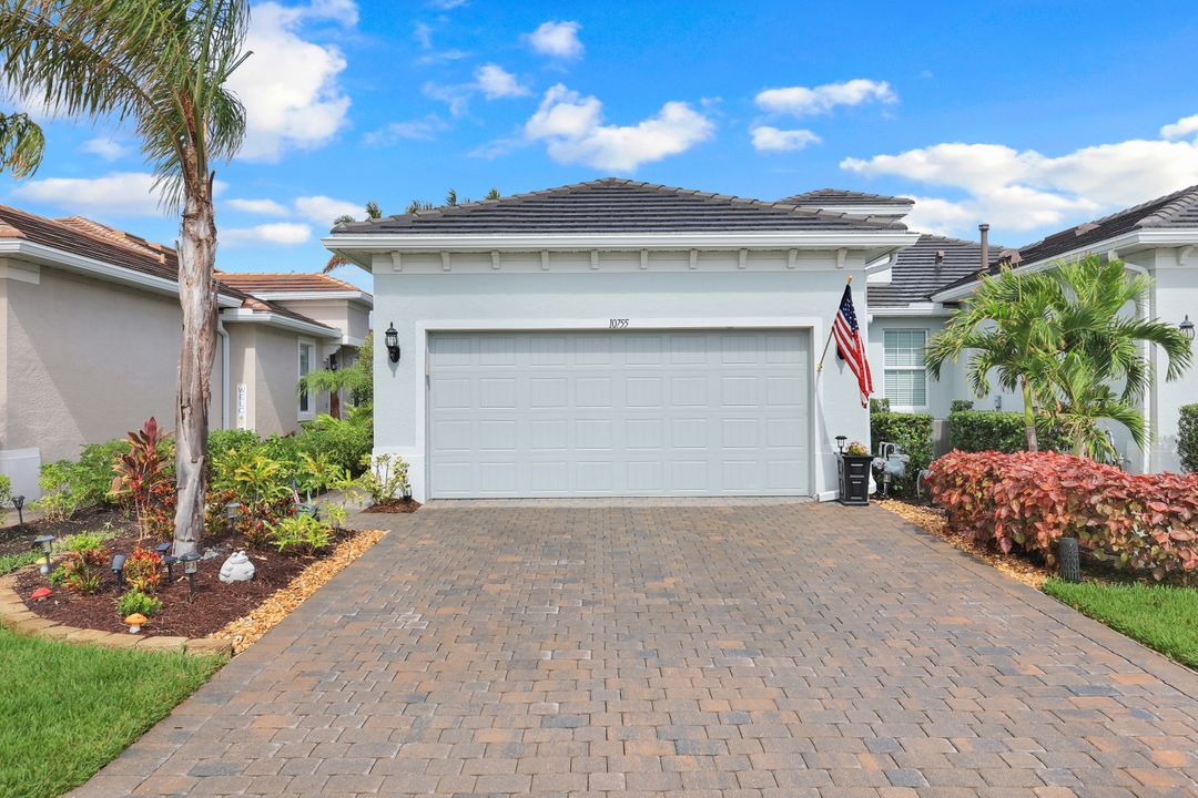 10755 Manatee Key Ln, Estero, FL 33928