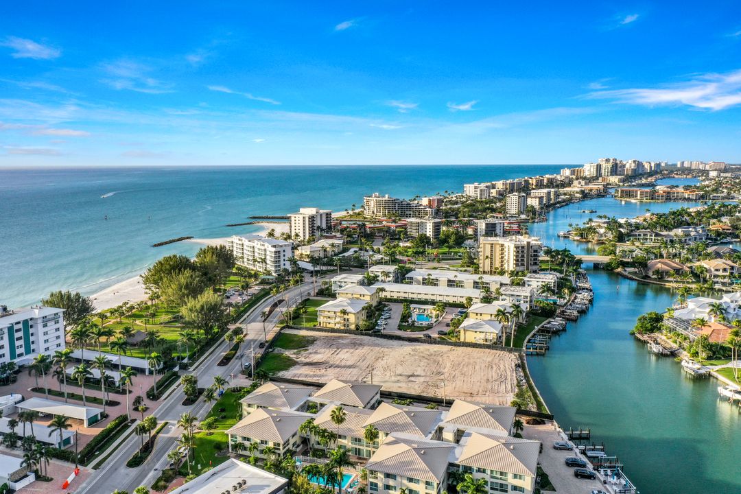 1950 Gulf Shore Blvd N #104, Naples, FL 34102