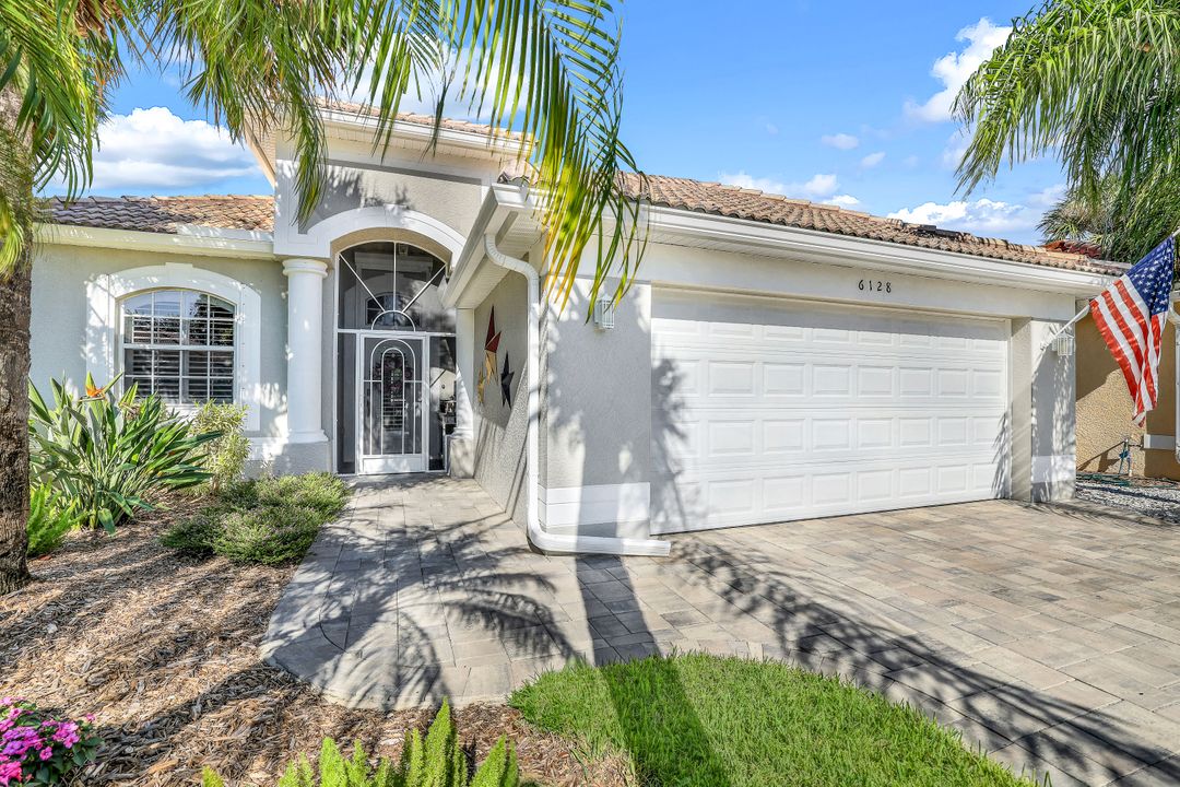 6128 Highwood Park Ln, Naples, FL 34110