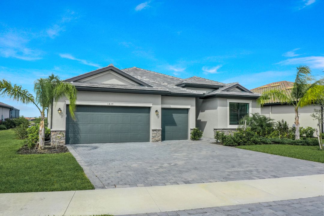 1439 Birdie Dr, Naples, FL 34120