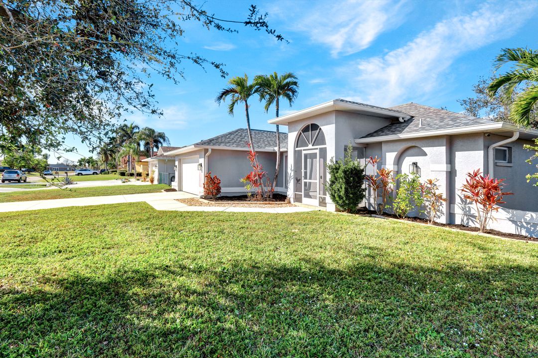 627 SE 18th Terrace, Cape Coral, FL 33990