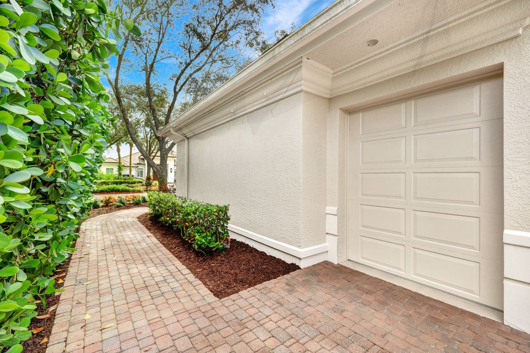 1548 Gormican Ln, Naples, FL 34110