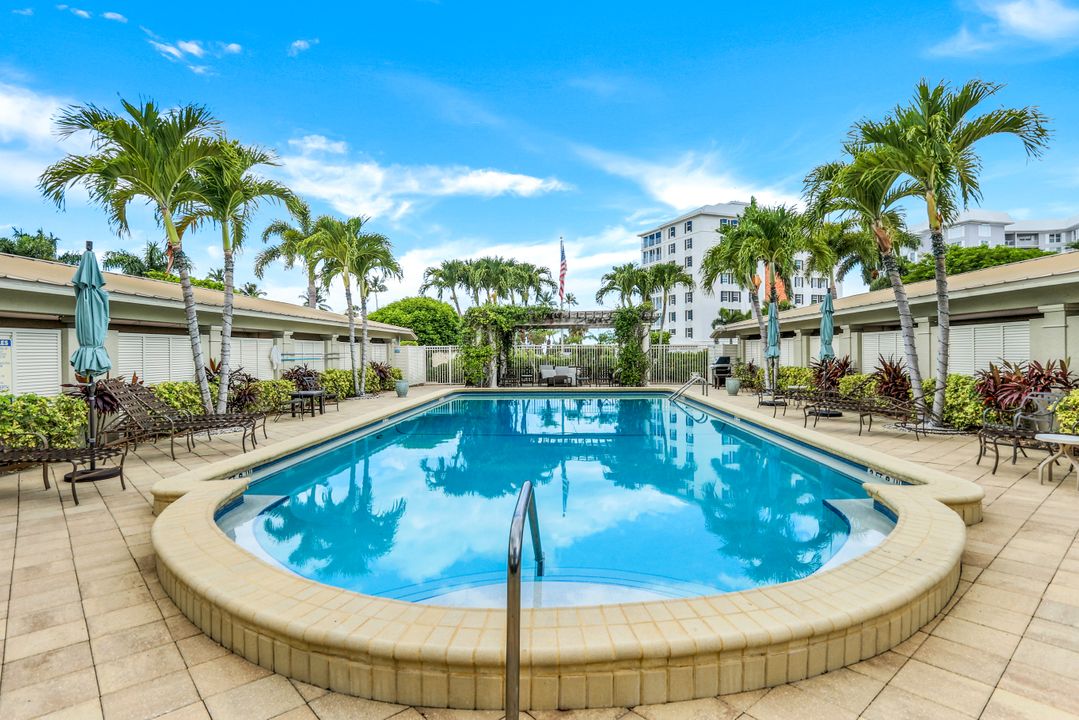 2750 Gulf Shore Blvd N #702, Naples, FL 34103