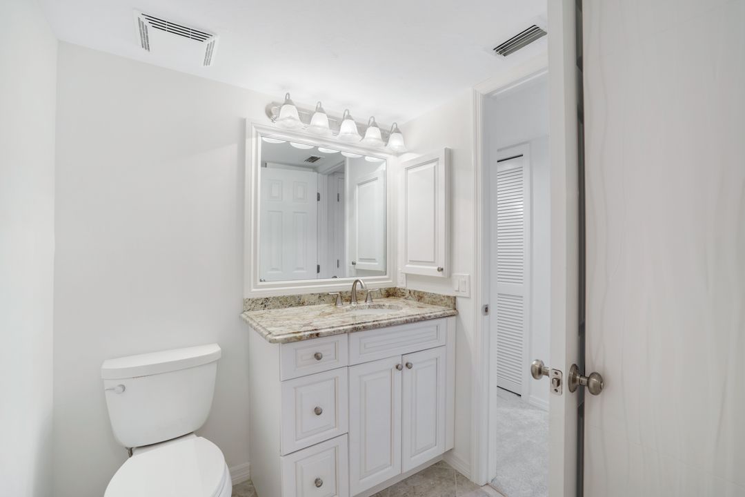 2233 Anchorage Ln #2233-B, Naples, FL 34104