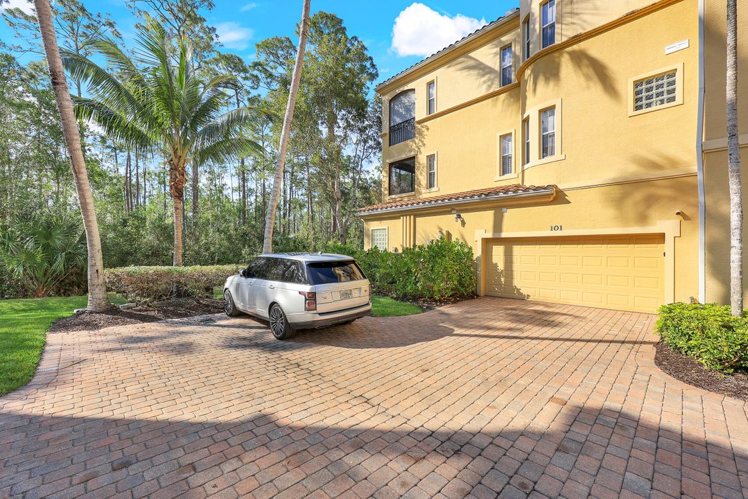 2855 Tiburon Blvd E #101, Naples, FL 34109