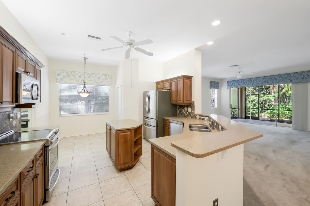 12667 Fox Ridge Dr, Bonita Springs, FL 34135