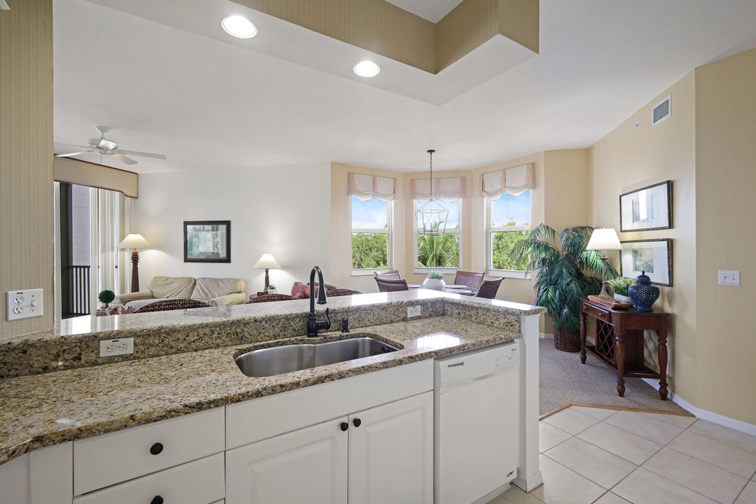 470 Launch Cir #405, Naples, FL 34108