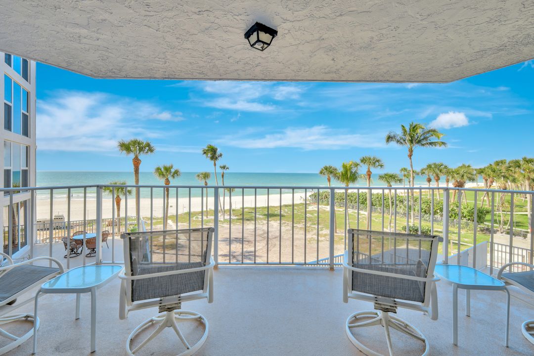 10701 Gulf Shore Dr #302, Naples, FL 34108