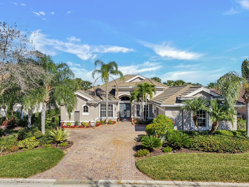 8737 Hideaway Harbor Ct, Naples, FL 34120