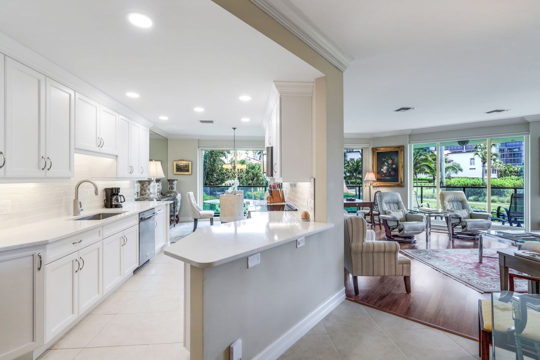 4901 Gulf Shore Blvd N #10, Naples, FL 34103