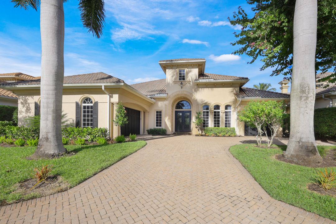 8608 Majorca Ln, Naples, FL 34114