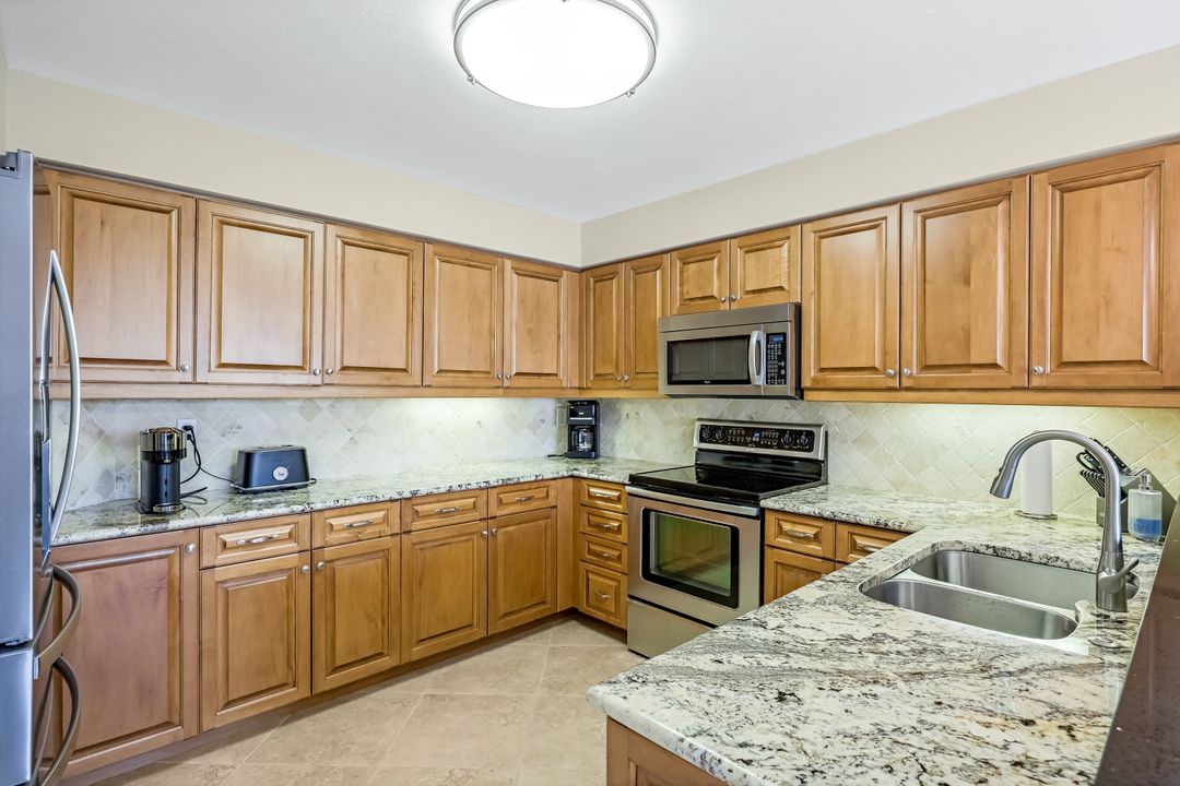 6825 San Marino Dr #501B, Naples, FL 34108