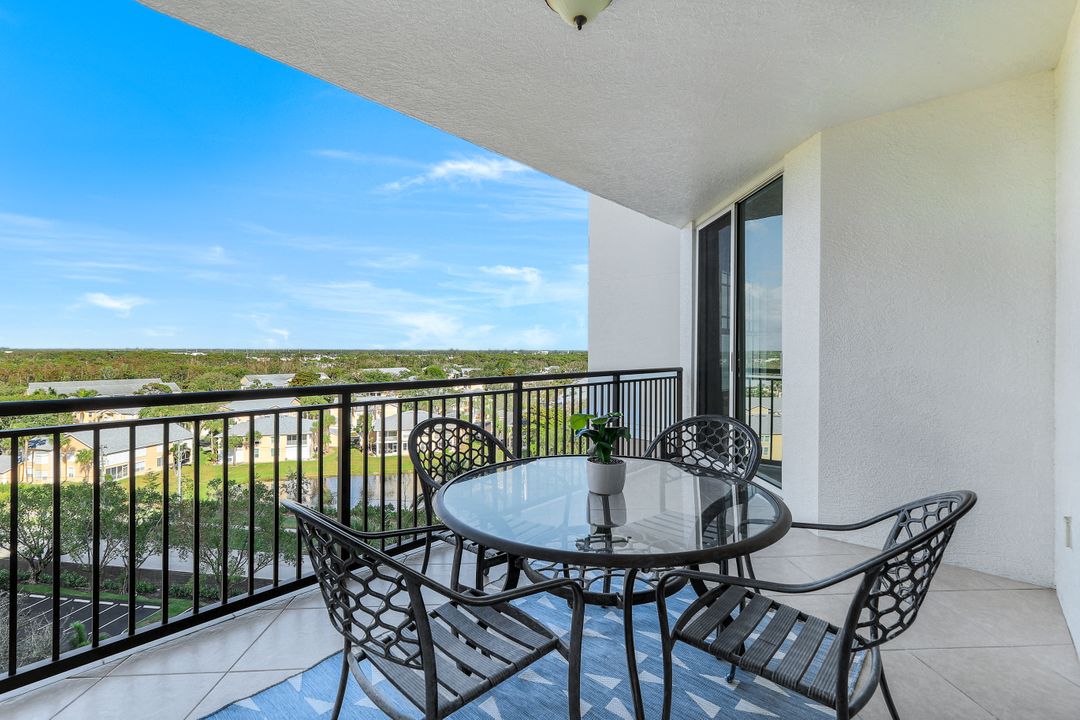 455 Cove Tower Dr #902, Naples, FL 34110