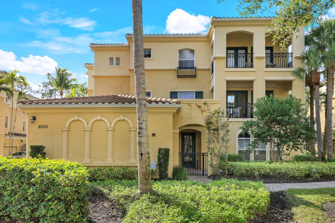 2855 Tiburon Blvd E #101, Naples, FL 34109