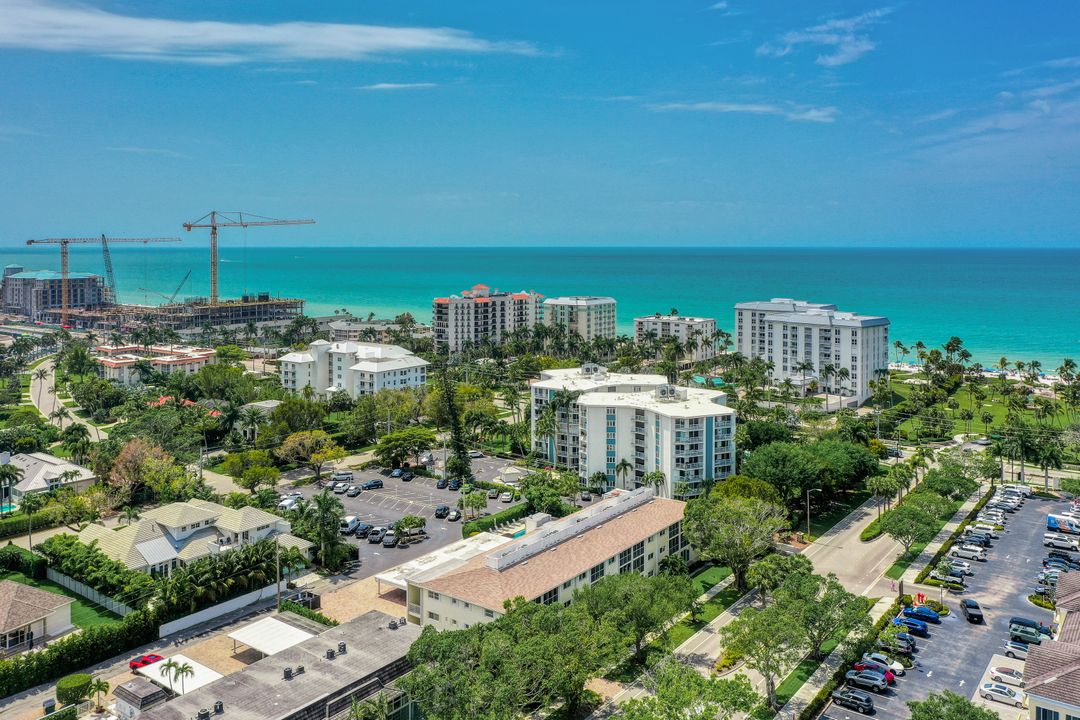 212 Banyan Blvd  #212, Naples, FL 34102