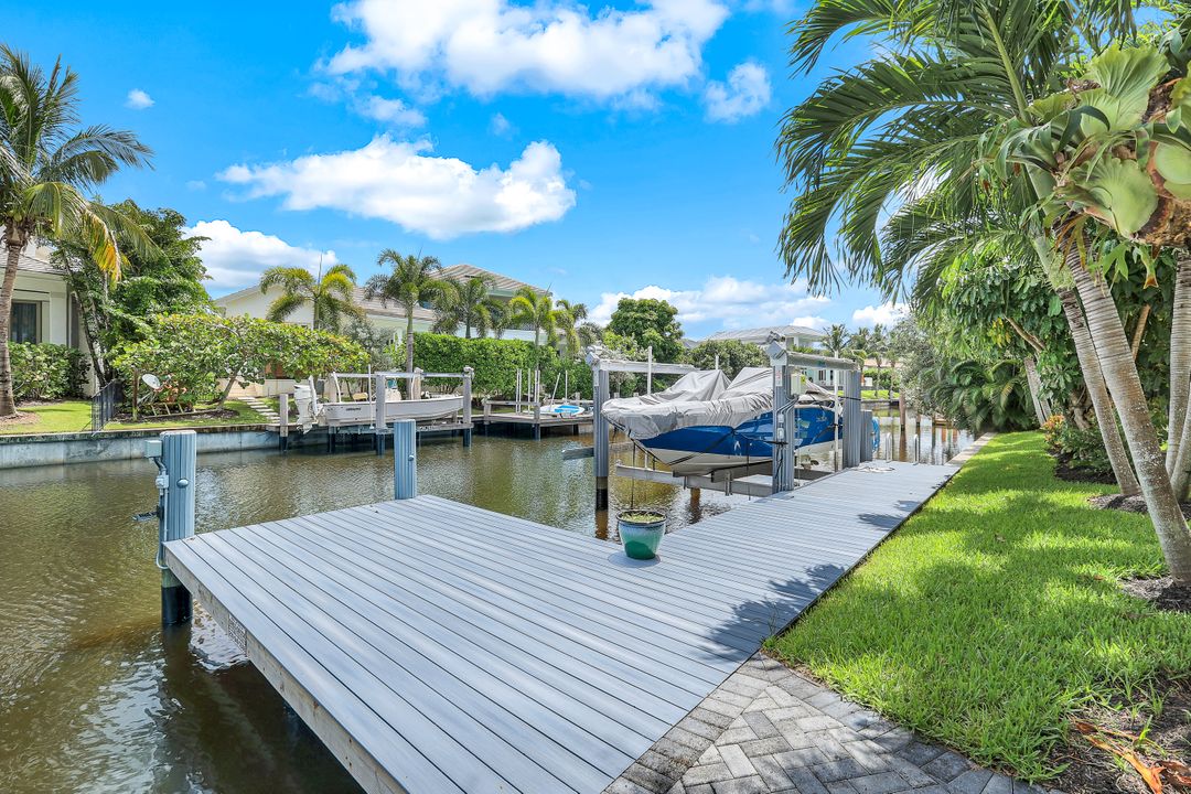 5172 Seahorse Ave, Naples, FL 34103