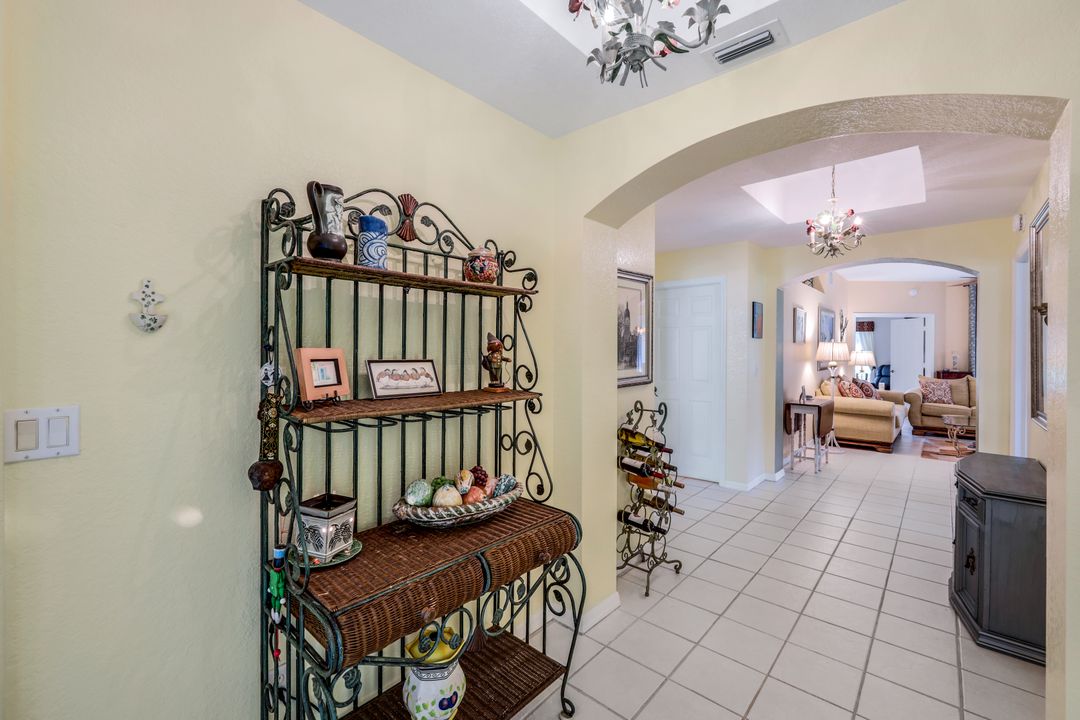 5330 Andover Dr #102, Naples, FL 34110