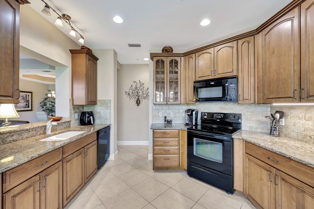 9200 Quartz Ln #101, Naples, FL 34120