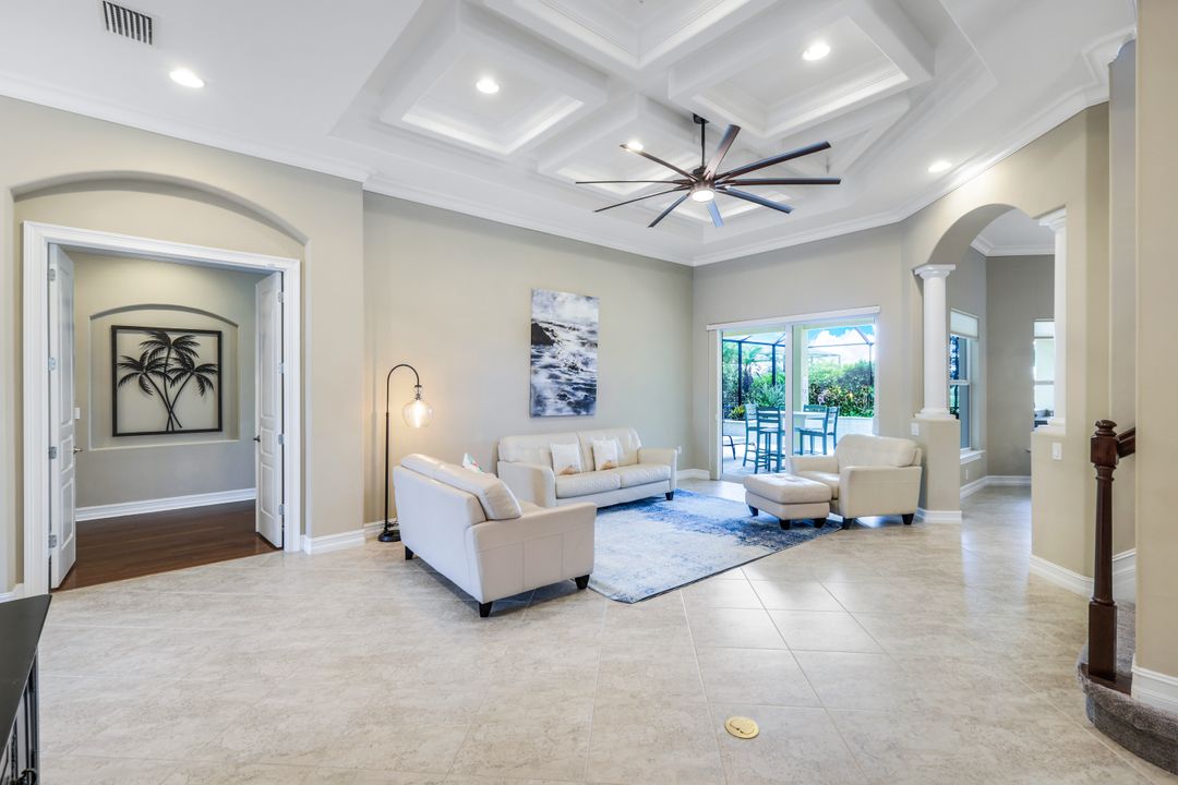 9337 Campanile Cir, Naples, FL 34114