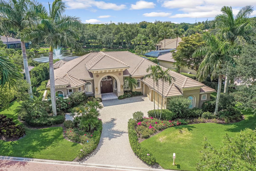 8770 Muirfield Dr, Naples, FL 34109