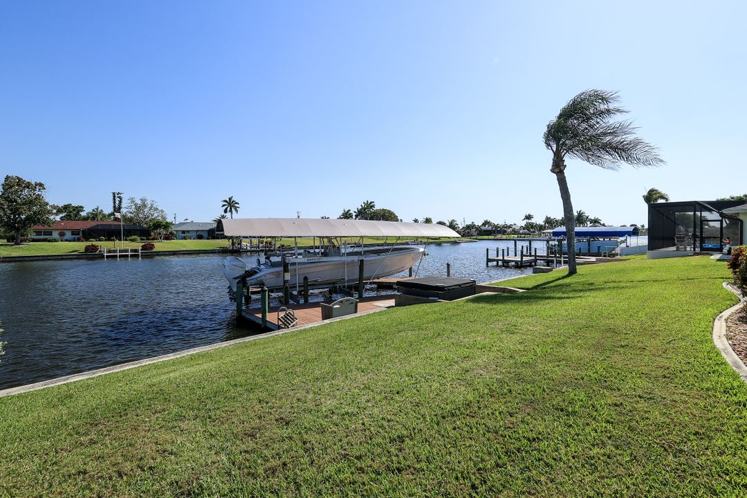 1010 SE 43rd St, Cape Coral, FL 33904