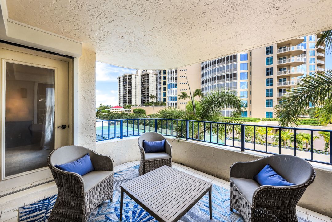 4451 Gulf Shore Blvd N #405, Naples, FL 34103