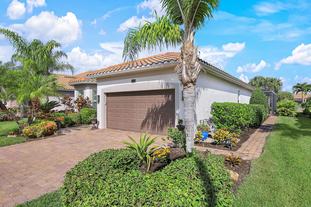 9103 Graphite Cir, Naples, FL 34120