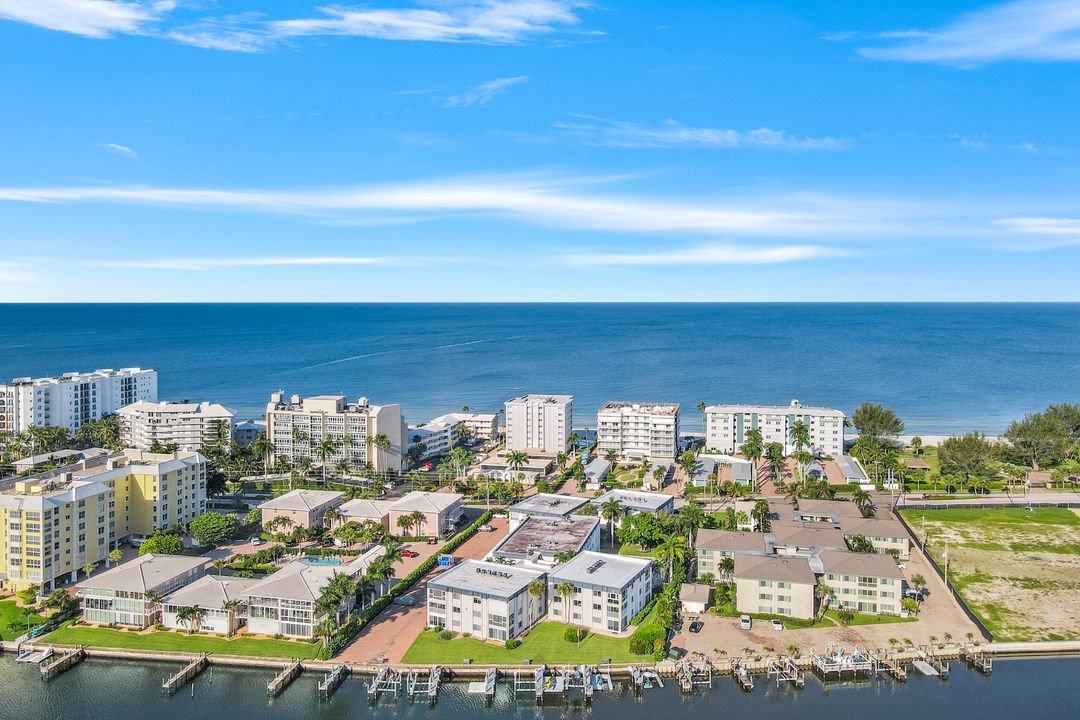 1930 Gulf Shore Blvd N #B302, Naples, FL 34102