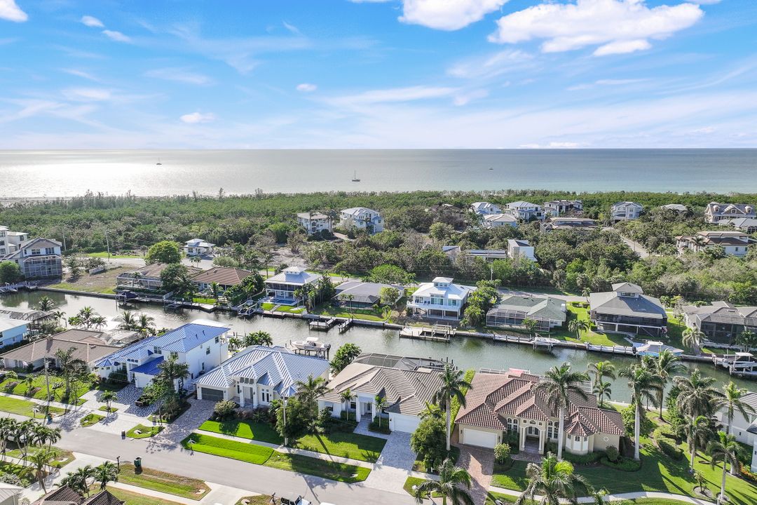 327 Henderson Ct, Marco Island, FL 34145