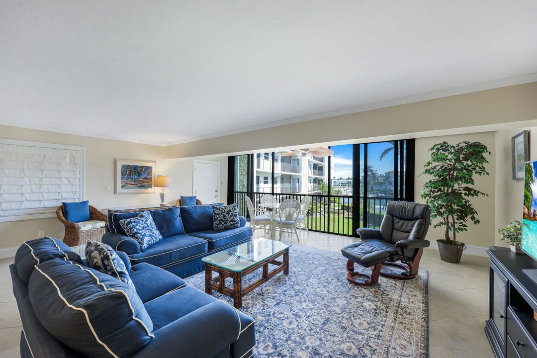 2900 Gulf Shore Blvd N #207, Naples, FL 34103