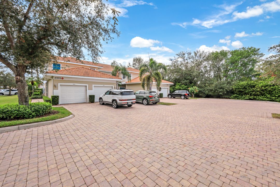 6325 Lexington Ct #102, Naples, FL 34110