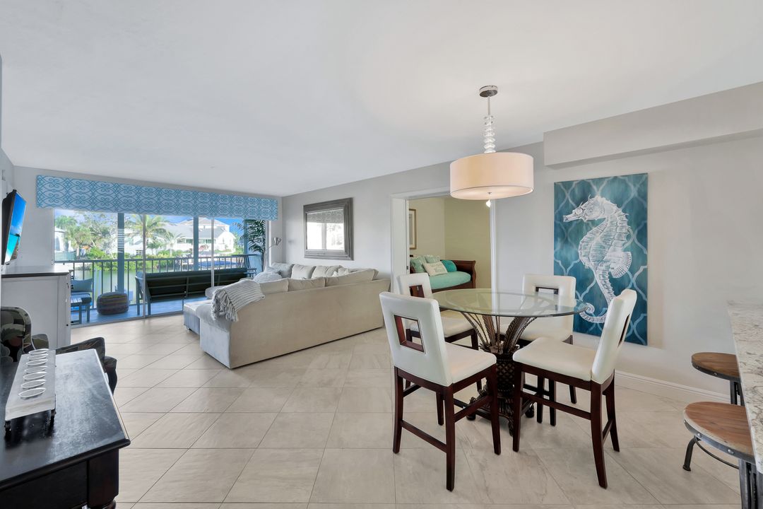 10684 Gulf Shore Dr  #105, Naples, FL 34108