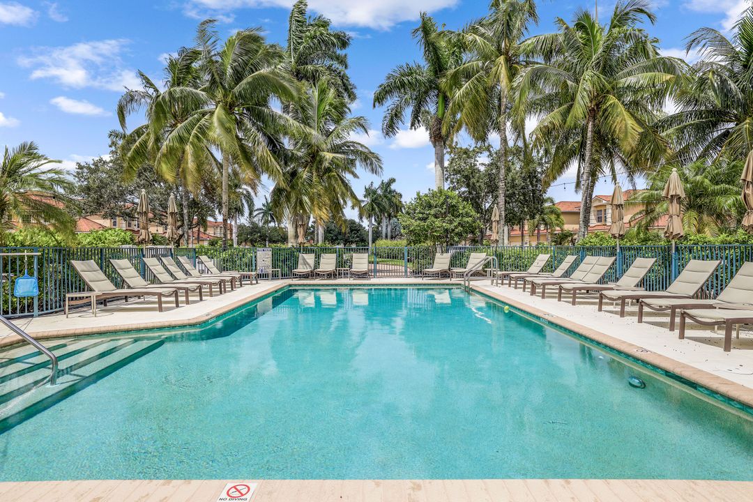 8649 Champions Point #1201, Naples, FL 34113