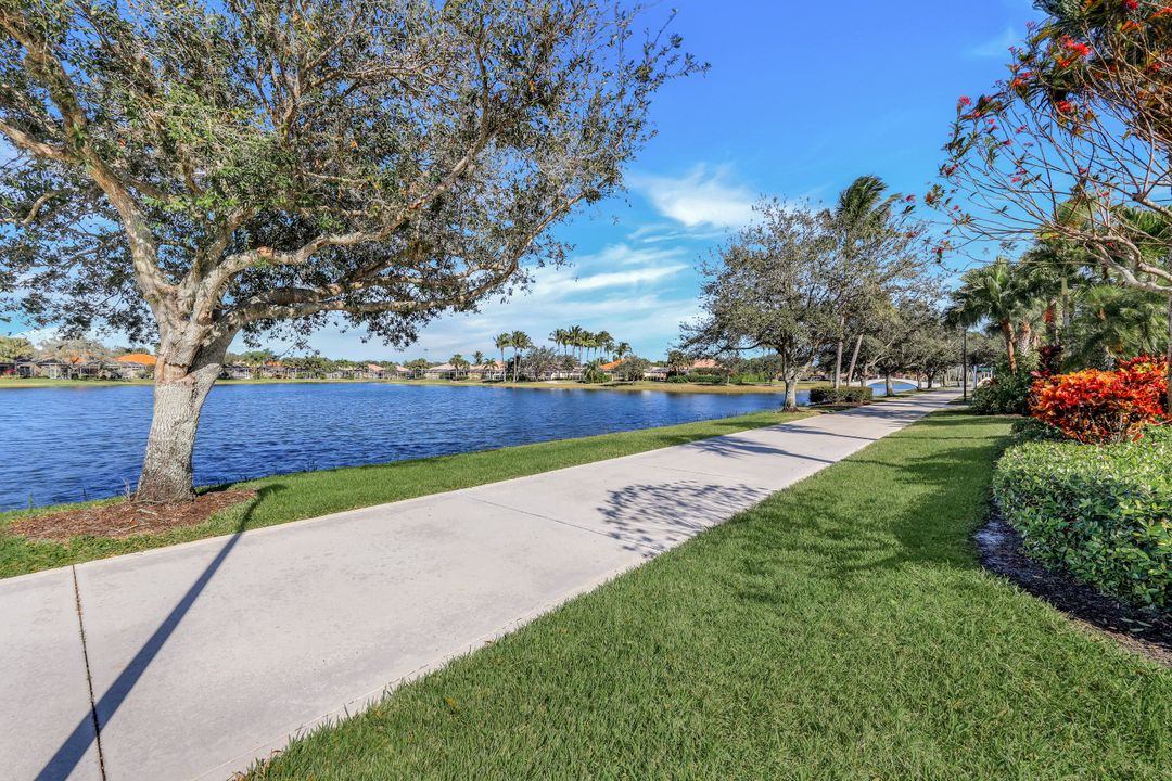 2992 Gilford Way, Naples, FL 34119